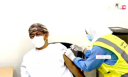 ഒമാനിൽ കോവിഡ് വാക്സിനേഷന് തുടക്കം ഒമാനിൽ കോവിഡ് വാക്സിനേഷന് തുടക്കം
