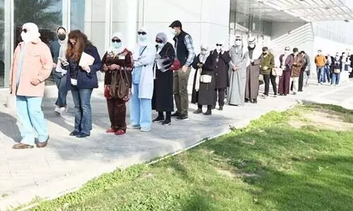 കോവിഡ് വാക്സിനേഷൻ പ്രതിദിനം 1000 പേർക്ക്; അടുത്തയാഴ്ച 10,000 ആക്കും കോവിഡ് വാക്സിനേഷൻ പ്രതിദിനം 1000 പേർക്ക്; അടുത്തയാഴ്ച 10,000 ആക്കും