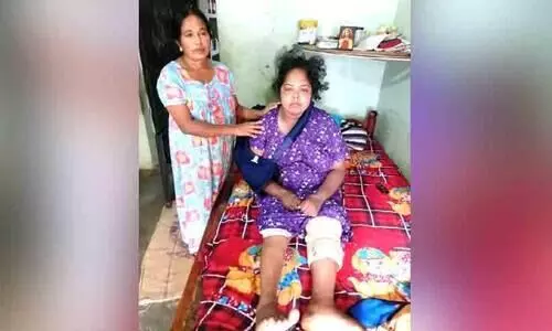 The wrecked vehicle could not be found; The injured housewife seeks medical help