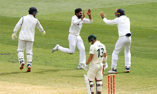 jadeja celebrating wicket