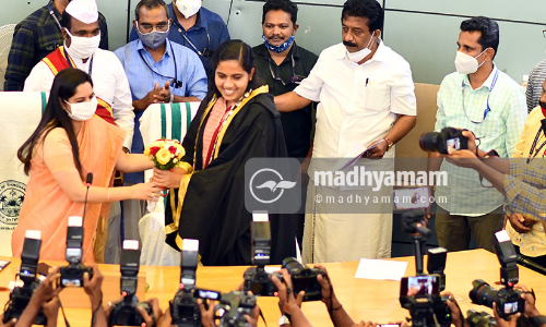 ന​ഗ​ര​സ​ഭ​ക​ളി​ൽ 43ൽ ​അ​ധ്യ​ക്ഷ​സ്​​ഥാ​നം ഇ​ട​തു​മു​ന്ന​ണി​ക്ക്; 41ൽ ​യു.​ഡി.​എ​ഫ്, ര​ണ്ടി​ട​ത്ത്​ ബി.​ജെ.​പി