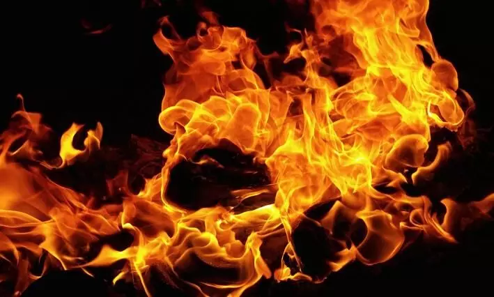 Stationery shop burnt down, loss of one lakh