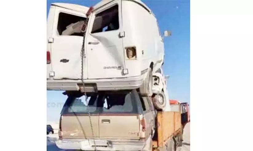 ട്ര​ക്കി​ൽ വാ​ഹ​ന​ങ്ങ​ൾ കു​ത്തി​നി​റ​ച്ച ഡ്രൈ​വ​ർ അ​റ​സ്​​റ്റി​ൽ