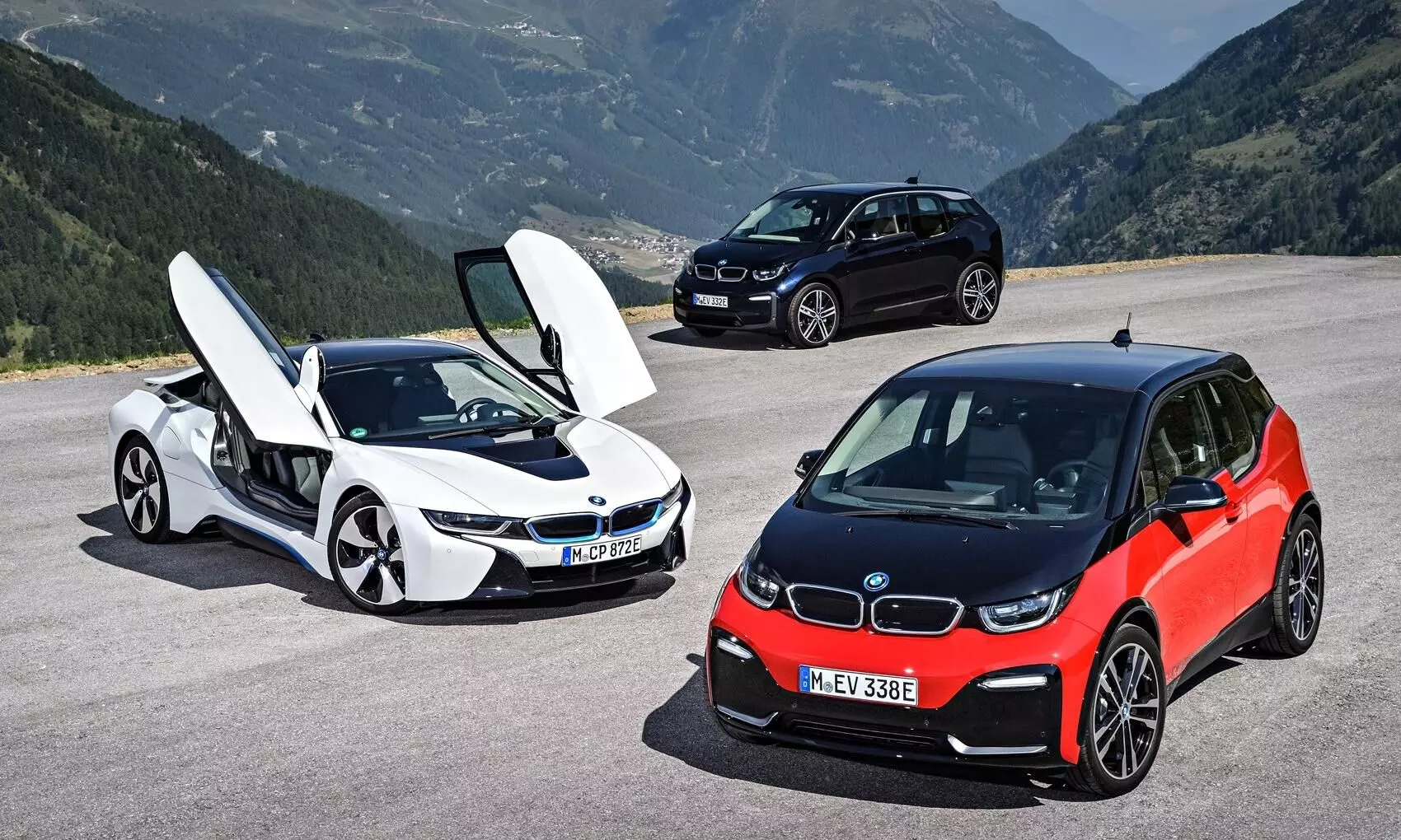 പെട്രോൾ, ഡീസൽ യുഗം അവസാനിക്കുമോ? ബി.എം.ഡബ്ല്യുവിന്റെ തീരുമാനത്തിൽ കണ്ണുനട്ട് ലോകം പെട്രോൾ, ഡീസൽ യുഗം അവസാനിക്കുമോ? ബി.എം.ഡബ്ല്യുവിന്റെ തീരുമാനത്തിൽ കണ്ണുനട്ട് ലോകം