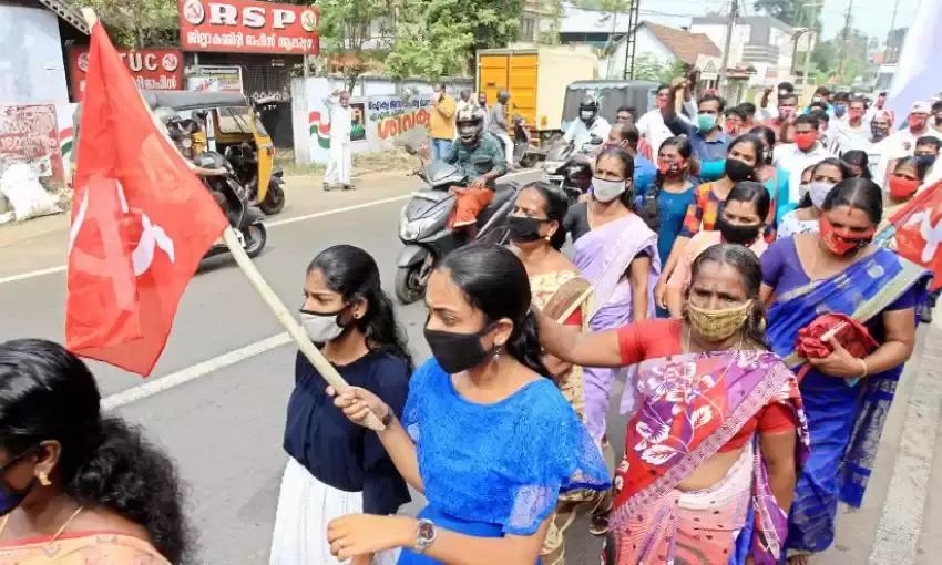 ആലപ്പുഴയിലെ പരസ്യ പ്രതിഷേധ പ്രകടനം വിജയത്തിളക്കത്തിന്റെ ശോഭ കെടുത്തിയെന്ന് സി.പി.എം വിലയിരുത്തൽ ആലപ്പുഴയിലെ പരസ്യ പ്രതിഷേധ പ്രകടനം വിജയത്തിളക്കത്തിന്റെ ശോഭ കെടുത്തിയെന്ന് സി.പി.എം വിലയിരുത്തൽ