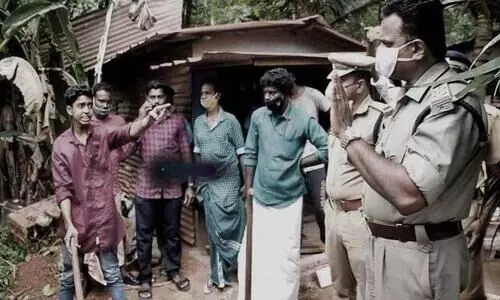 നിങ്ങൾ എല്ലാരും കൂടെയാണ് കൊന്നത്. ഇനി അടക്കാനും പറ്റൂല്ലെന്നോ?​ -അച്​ഛന്‍റെ കുഴിമാടം വെട്ടുന്ന മകന്‍റെ ചോദ്യം കേരളത്തെ പൊള്ളിക്കുന്നു