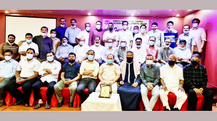 എ.​പി. കു​ഞ്ഞാ​ലി ഹാ​ജി​ക്ക് യാ​ത്ര​യ​യ​പ്പ് ന​ൽ​കി