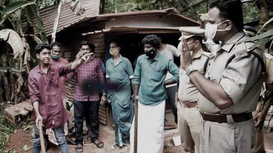 കുടിയൊഴിപ്പിക്കലിനിടെ മരിച്ച ദമ്പതികളുടെ മക്കൾക്ക് വീടും സ്ഥലവും നൽകും -ഷാഫി പറമ്പിൽ