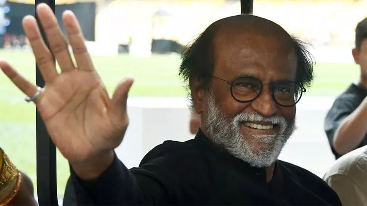 രാഷ്ട്രീയത്തിലേക്കില്ല; പാർട്ടി പ്രഖ്യാപനത്തിൽനിന്ന് പിൻമാറി രജനികാന്ത്