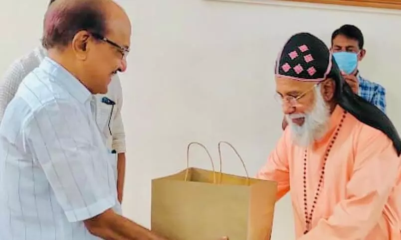 സഭകളുമായി പാലമിട്ട് മുസ്ലിം ലീഗ്; കുഞ്ഞാലിക്കുട്ടിമലങ്കര കത്തോലിക്ക സഭാ ആസ്ഥാനത്തെത്തി സഭകളുമായി പാലമിട്ട് മുസ്ലിം ലീഗ്; കുഞ്ഞാലിക്കുട്ടിമലങ്കര കത്തോലിക്ക സഭാ ആസ്ഥാനത്തെത്തി