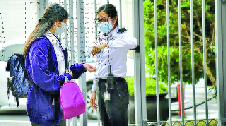 രാ​ജ്യ​ത്തെ പ​ബ്ലി​ക് സ്കൂ​ളു​ക​ളി​ൽ ആ​ദ്യ ര​ണ്ടാ​ഴ്ച​ത്തേ​ക്ക് വി​ദൂ​ര പ​ഠ​നം ത​ന്നെ തു​ട​രും