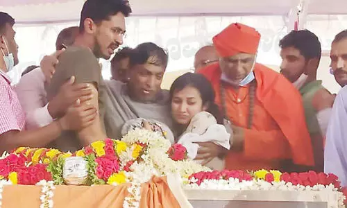 ധ​ർ​മെ​ഗൗ​ഡ​യു​ടെ മ​ര​ണം: രാ​ഷ്​​​ട്രീ​യ ഗൂ​ഢാ​ലോ​ച​ന​യു​ടെ ഭാ​ഗ​മാ​യു​ള്ള കൊ​ല​പാ​ത​ക​മെ​ന്ന് എ​ച്ച്.​ഡി. കു​മാ​ര​സ്വാ​മി