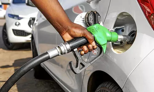 ജനങ്ങളുടെ ദുരിതം തീരുന്നില്ല; പെട്രോൾ-ഡീസൽ വില വീണ്ടും കൂട്ടി