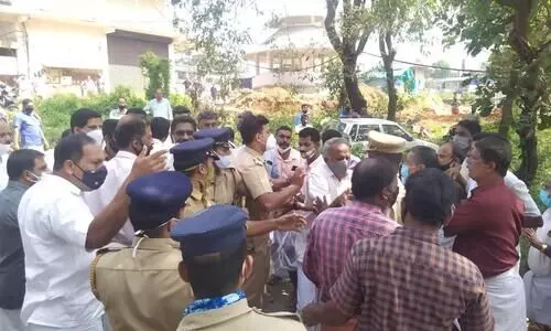 നടുവിൽ പഞ്ചായത്തിൽ അട്ടിമറിയിലൂടെ എൽഡിഎഫ്; 40 വർഷത്തെ യു.ഡി.എഫ് ഭരണത്തിന് അന്ത്യം നടുവിൽ പഞ്ചായത്തിൽ അട്ടിമറിയിലൂടെ എൽഡിഎഫ്; 40 വർഷത്തെ യു.ഡി.എഫ് ഭരണത്തിന് അന്ത്യം