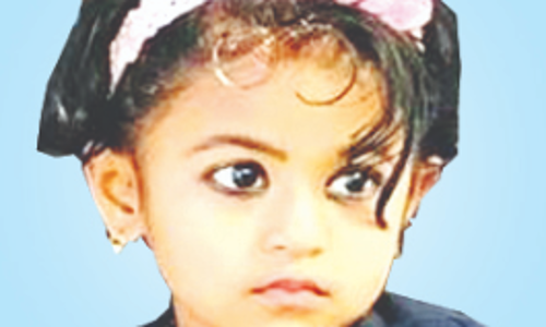 ബൈ​ക്കി​ടി​ച്ച് മൂ​ന്നു​വ​യ​സ്സു​കാ​രി മ​രി​ച്ചു