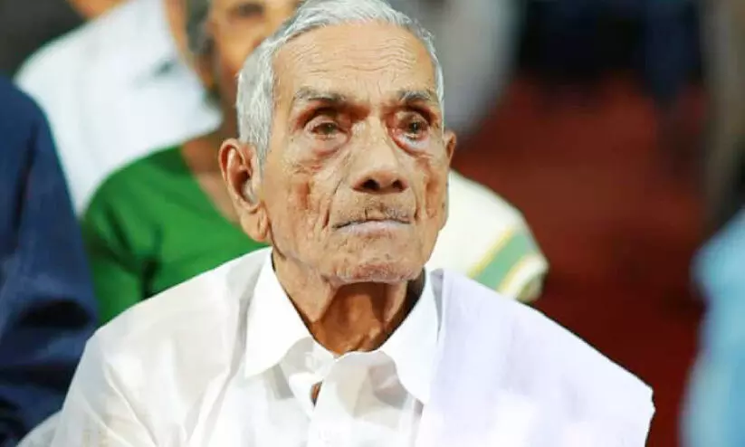 ഇവിടെയുണ്ട്; വെടിയുണ്ട പേറുന്ന ഡെയ്ഞ്ചർ കമ്യൂണിസ്റ്റ് ഇവിടെയുണ്ട്; വെടിയുണ്ട പേറുന്ന ഡെയ്ഞ്ചർ കമ്യൂണിസ്റ്റ്