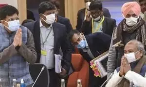 കർഷക സമരം: നിയമം പിൻവലിക്കില്ലെന്നും കമ്മിറ്റി രൂപീകരിക്കാമെന്നും സർക്കാർ കർഷക സമരം: നിയമം പിൻവലിക്കില്ലെന്നും കമ്മിറ്റി രൂപീകരിക്കാമെന്നും സർക്കാർ