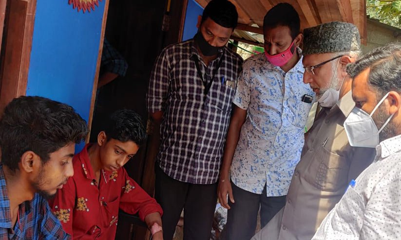 സര്ക്കാര് കൈയൊഴിഞ്ഞാല് രാജന്റെ മക്കളുടെ വിദ്യാഭ്യാസം ഏറ്റെടുക്കുമെന്ന് ജമാഅത്തെ ഇസ്ലാമി സര്ക്കാര് കൈയൊഴിഞ്ഞാല് രാജന്റെ മക്കളുടെ വിദ്യാഭ്യാസം ഏറ്റെടുക്കുമെന്ന് ജമാഅത്തെ ഇസ്ലാമി