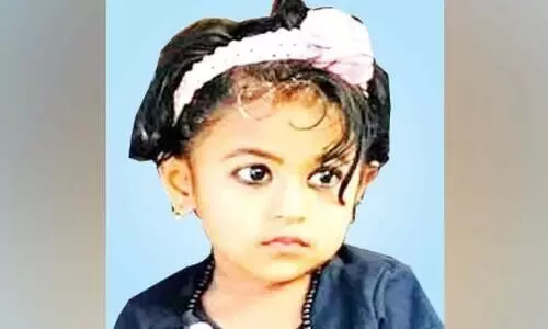 ബൈക്കിടിച്ച് മൂന്നുവയസ്സുകാരി മരിച്ചു ബൈക്കിടിച്ച് മൂന്നുവയസ്സുകാരി മരിച്ചു