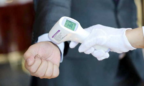 കൊ​റോ​ണ: പു​തി​യ മാ​ർ​ഗ​നി​ർ​ദേ​ശ​ങ്ങ​ൾ: ദുബൈയിൽ താ​പ​നി​ല പ​രി​ശോ​ധ​ന നി​ർ​ത്ത​ലാ​ക്കു​ന്നു