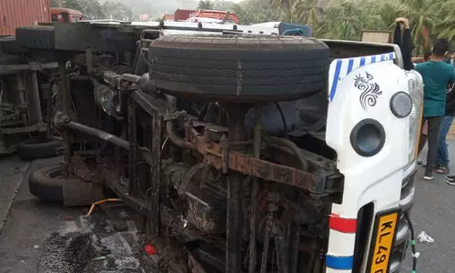 കുതിരാനില്‍ എട്ട് വാഹനങ്ങള്‍ കൂട്ടിയിടിച്ച്​ മൂന്നു മരണം; ഗതാഗതം സ്​തംഭിച്ചു,