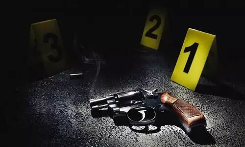 രണ്ട്​ യുവാക്കൾക്ക്​ നാടൻ ​തോക്കിൽ നിന്ന്​ വെടിയേറ്റു; നായാട്ടിനിടെ അബദ്ധം പറ്റിയതാണെന്ന്​ സംശയം