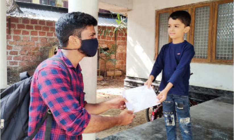 ഓൺലൈനല്ല; ഓഫ്ലൈനിലൂടെ കുട്ടികളിലെത്തുന്നു ആശംസ കാർഡുകൾ ഓൺലൈനല്ല; ഓഫ്ലൈനിലൂടെ കുട്ടികളിലെത്തുന്നു ആശംസ കാർഡുകൾ