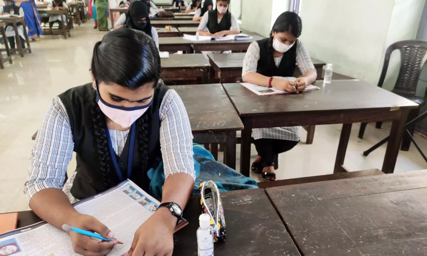 ഒമ്പതാം ക്ലാസ്​ വരെ ഓൾ പാസ്​; ഓണ്‍ലൈന്‍ ക്ലാസിലെ ഹാജര്‍ ഉള്‍പ്പെടെ പരിഗണിക്കും