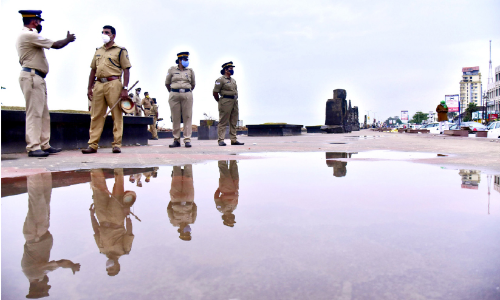 വല്ലാത്തൊരു രാവ്​; ആഘോഷപ്പൂത്തിരിയും കോവിഡെടുത്തു