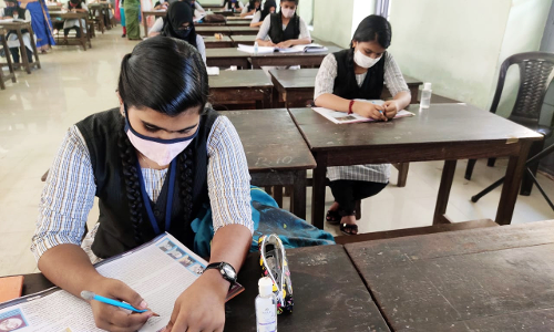 ഒമ്പതാം ക്ലാസ്​ വരെ ഓൾ പാസ്​; ഓണ്‍ലൈന്‍ ക്ലാസിലെ ഹാജര്‍ ഉള്‍പ്പെടെ പരിഗണിക്കും