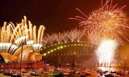 പിറന്നു, പ്രതീക്ഷകളുടെ പുതുവർഷം പിറന്നു, പ്രതീക്ഷകളുടെ പുതുവർഷം