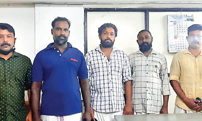 സദാചാര പൊലീസ് ചമഞ്ഞ് ഭീഷണി; അഞ്ചുപേർ അറസ്​റ്റിൽ