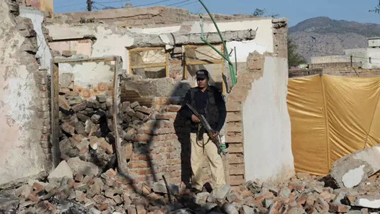 തകർത്ത ക്ഷേത്രം പുനർനിർമിക്കുമെന്ന് പാക് സർക്കാർ, 45 പേരെ അറസ്റ്റ് ചെയ്തതായി പൊലീസ് തകർത്ത ക്ഷേത്രം പുനർനിർമിക്കുമെന്ന് പാക് സർക്കാർ, 45 പേരെ അറസ്റ്റ് ചെയ്തതായി പൊലീസ്