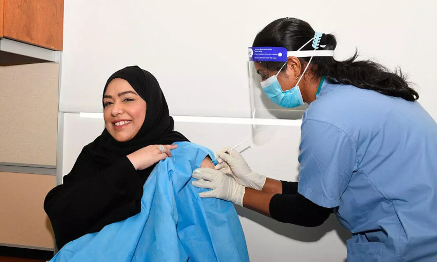 70 ശതമാനം പേരും കോവിഡ് വാക്സിൻ സ്വീകരിക്കേണ്ടി വരും