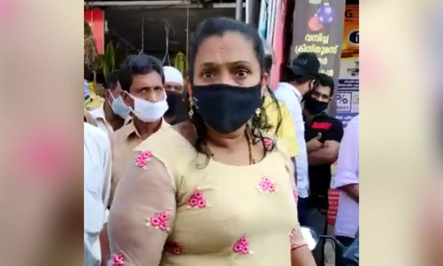 യുവതിയെ വസ്ത്രം വലിച്ചുകീറി മർദിച്ചു; സ്റ്റേഷനില്‍ വസ്ത്രം ഊരിയെറിഞ്ഞ് പ്രതിയുടെ പ്രതിഷേധം