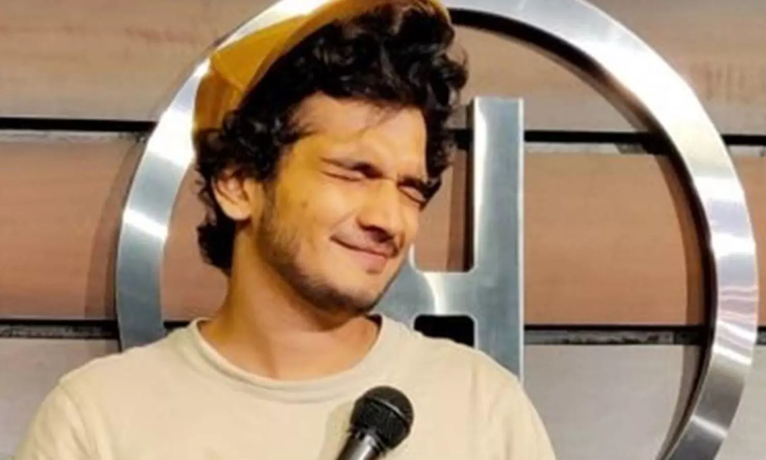 ഹിന്ദു ദൈവങ്ങൾക്കും അമിത്​ ഷാക്കുമെതിരെ മോശം പരാമർശമെന്ന്​; കോമേഡിയൻ മുനവര്‍ ഫാറൂഖിയടക്കം അഞ്ച്​ പേർ അറസ്റ്റിൽ