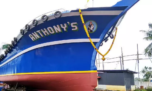 മത്സ്യബന്ധന ബോട്ട് തട്ടിയെടുത്തു; വീണ്ടെടുക്കാനാകാതെ ഉടമകൾ