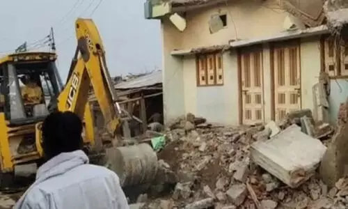 മ​ധ്യ​പ്ര​ദേ​ശി​ൽ വർഗീയാക്രമണത്തിന്​ വന്നവരെ തടഞ്ഞ ഗ്രാമത്തിൽ അധികൃതർ വീടുകൾ പൊളിച്ചുനീക്കി