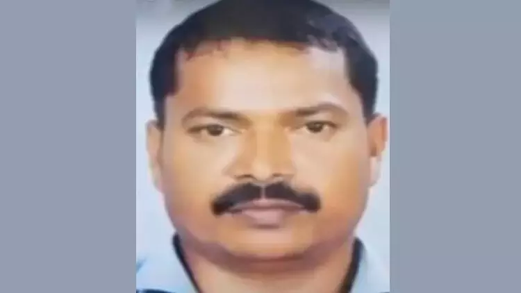 പൂട്ടിയ കമ്പനിയിൽ തൊഴിലാളി തൂങ്ങി മരിച്ചു പൂട്ടിയ കമ്പനിയിൽ തൊഴിലാളി തൂങ്ങി മരിച്ചു