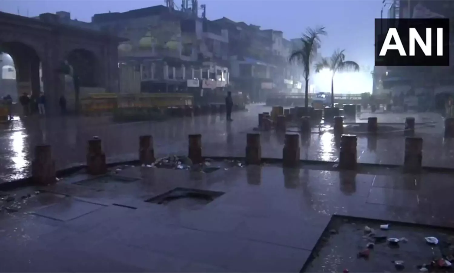 ഡൽഹിയിലും പരിസര പ്രദേശങ്ങളിലും മിന്നലും മഴയും