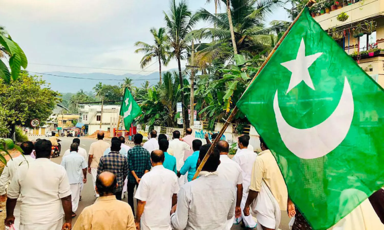 പെ​രി​ങ്ങ​മ്മ​ല​യി​ൽ ലീ​ഗ് അം​ഗ​ത്തെ കോ​ൺ​ഗ്ര​സ് ത​ട്ടി​യെ​ടു​ത്ത് വ​ഞ്ചി​ച്ച​താ​യി മു​സ്​​ലിം ലീ​ഗ് പ​ഞ്ചാ​യ​ത്ത് ക​മ്മി​റ്റി