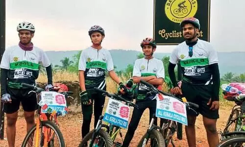 ക​ര്‍ഷ​ക സ​മ​ര​ത്തി​ന് പി​ന്തു​ണ​യ​ര്‍പ്പി​ച്ച് വി​ദ്യാ​ര്‍ഥി​ക​ളു​ടെ സൈ​ക്കി​ള്‍ യാ​ത്ര