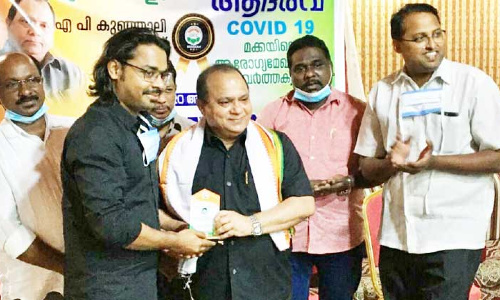 ആ​രോ​ഗ്യ പ്ര​വ​ർ​ത്ത​ക​രെ മ​ക്ക ഒ.​ഐ.​സി.​സി ആ​ദ​രി​ച്ചു