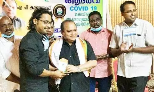 ആ​രോ​ഗ്യ പ്ര​വ​ർ​ത്ത​ക​രെ മ​ക്ക ഒ.​ഐ.​സി.​സി ആ​ദ​രി​ച്ചു