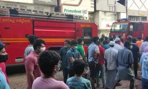 കോട്ടക്കലിൽ കെട്ടിടത്തിന് തീ പിടിച്ചു