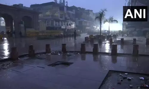 ഡൽഹിയിലും പരിസര പ്രദേശങ്ങളിലും മിന്നലും മഴയും