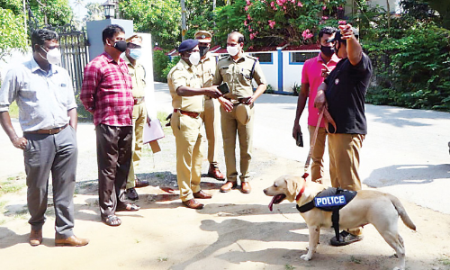 പെ​രി​ഞ്ഞ​നം പഞ്ചായത്ത്​ ഒാഫിസിൽ നിന്ന്​ മുക്കാൽ ലക്ഷം കവർന്നു