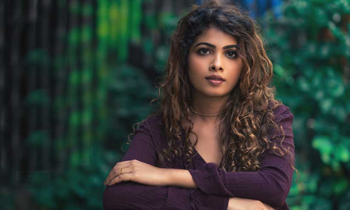 വെണ്ണിലാചന്ദനക്കിണ്ണം കവർസോങുമായി സന മൊയ്തൂട്ടി