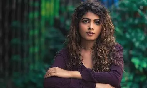 വെണ്ണിലാചന്ദനക്കിണ്ണം കവർസോങുമായി സന മൊയ്തൂട്ടി