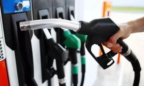 സംസ്​ഥാനത്ത്​ പെട്രോളിന്​ 86 കടന്നു; നടു​െവാടിഞ്ഞ്​ ജനം